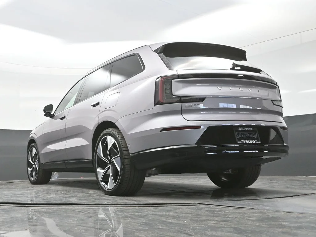 New 2026 Aurora Silver Volvo Ultra image 20