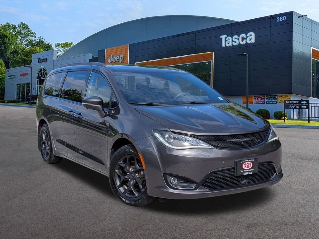 2020 Chrysler Pacifica Limited's photo
