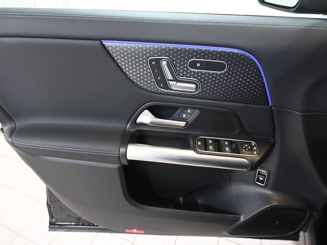 Used 2025  Mercedes-Benz GLA 250 image 22