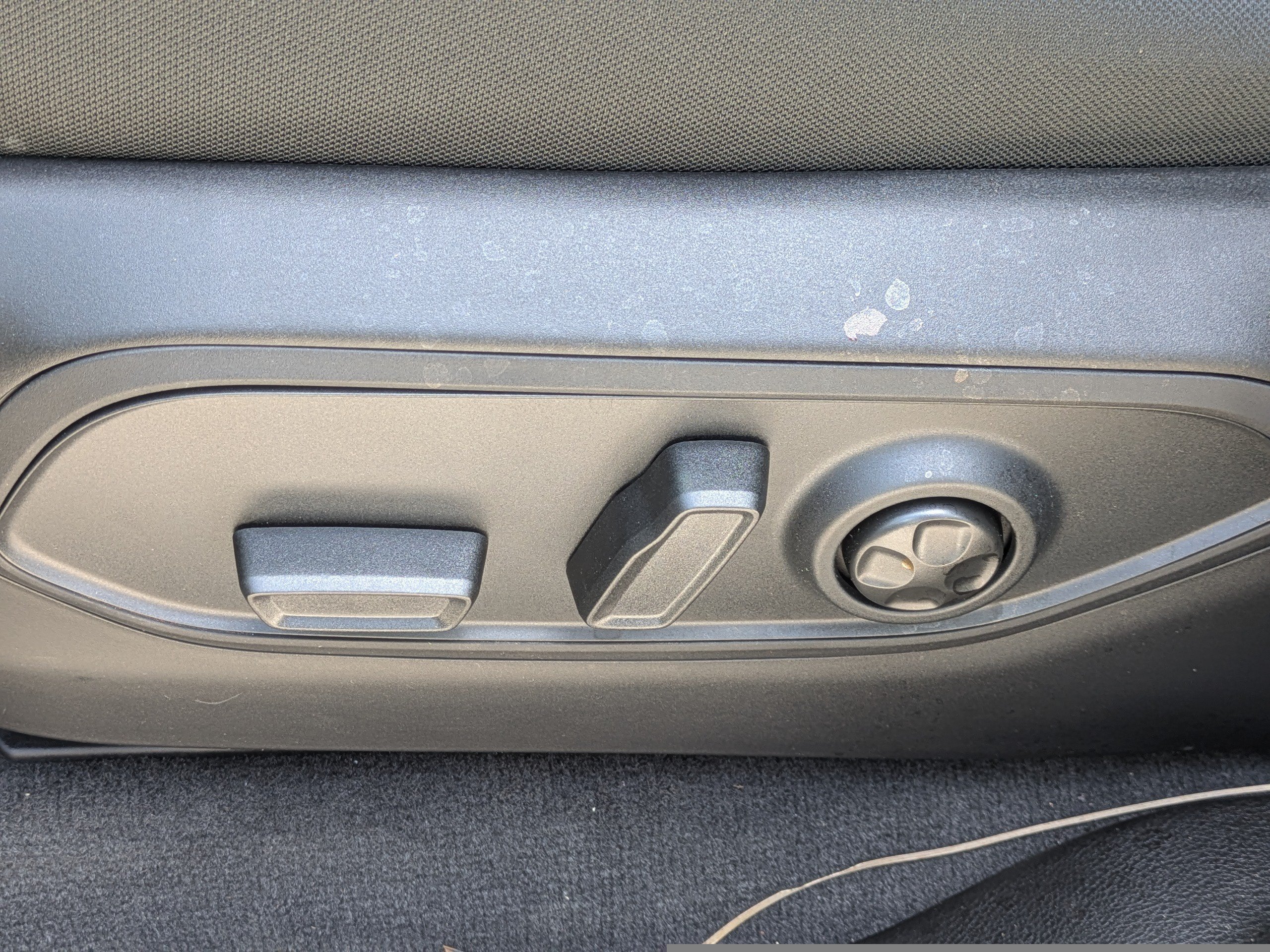 New 2026 Silver Zynith Exterior Paint Jeep Laredo X image 18