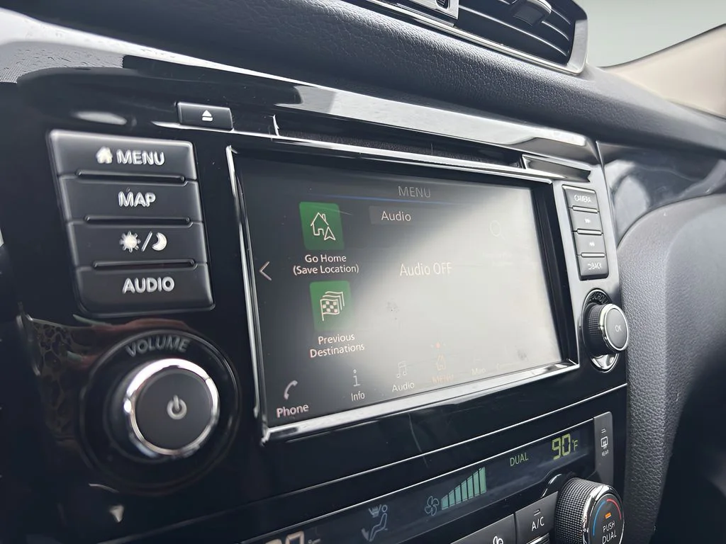 Used 2022 Magnetic Black Pearl Nissan SL image 16