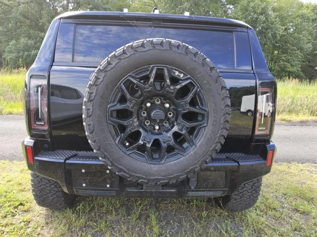 Used 2024 Void Black GMC 2X image 19