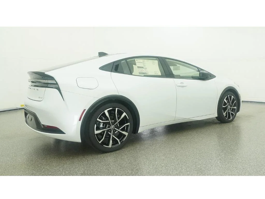 New 2026 Wind Chill Pearl Toyota XSE image 25