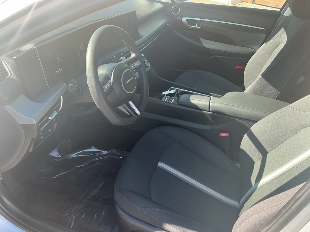 Used 2025 Aero Silver Hyundai SEL image 11