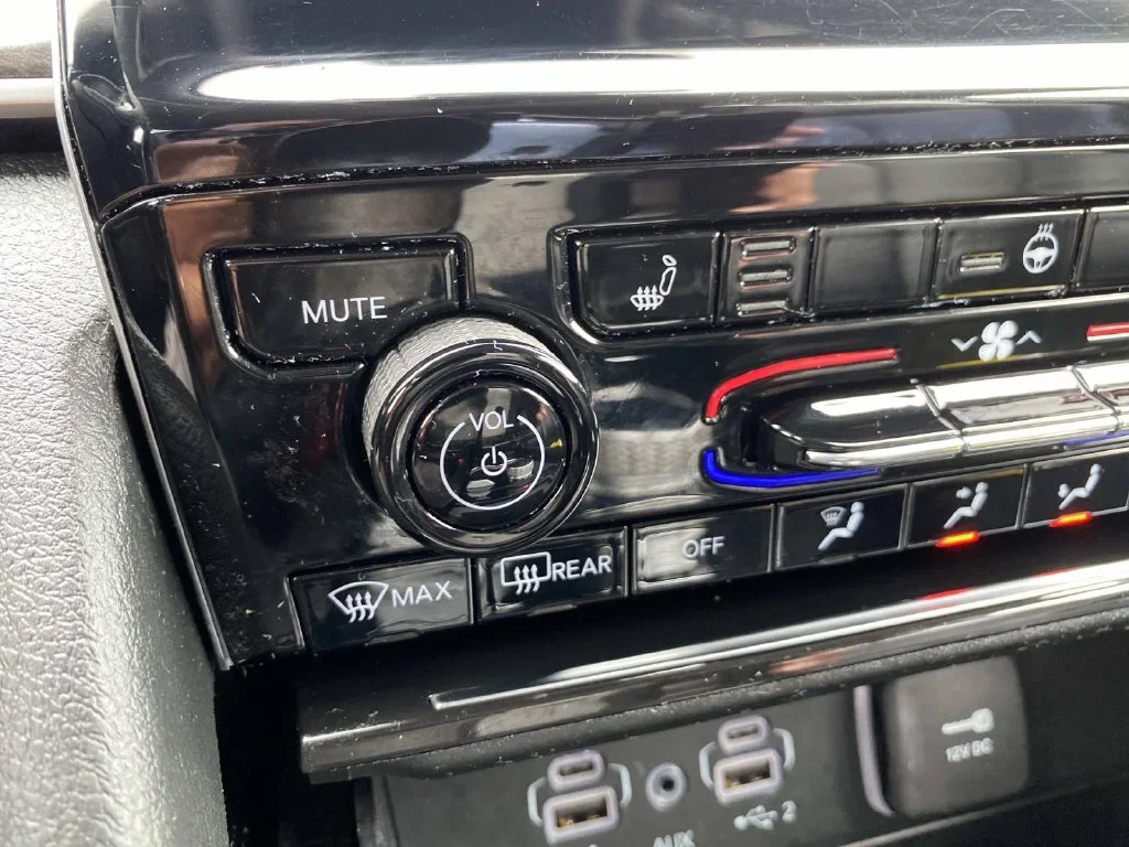 Certified Used 2023 Gray Jeep Limited image 31