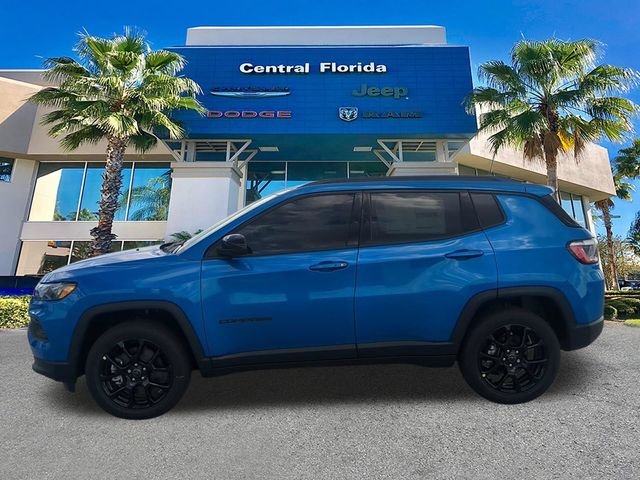 New 2026 Hydro Blue Pearl-Coat Exterior Paint Jeep Latitude image 8