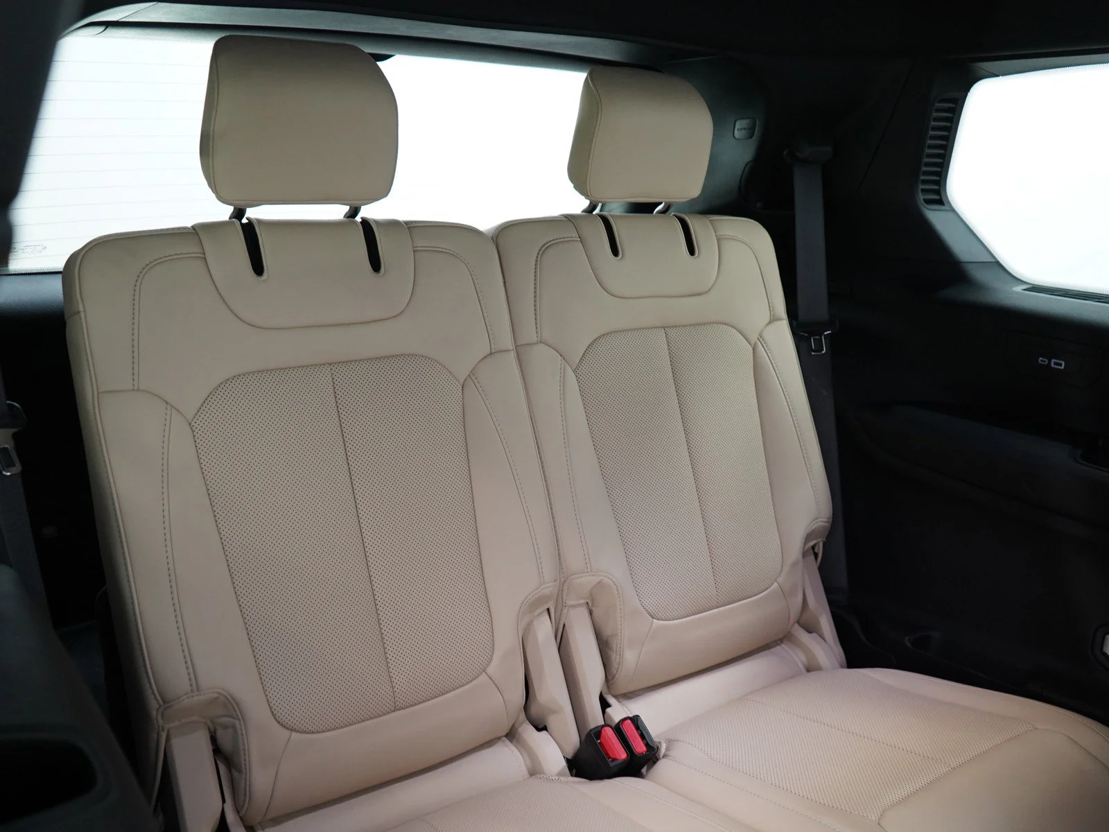 Used 2024 Bright White Clearcoat Jeep Limited image 13