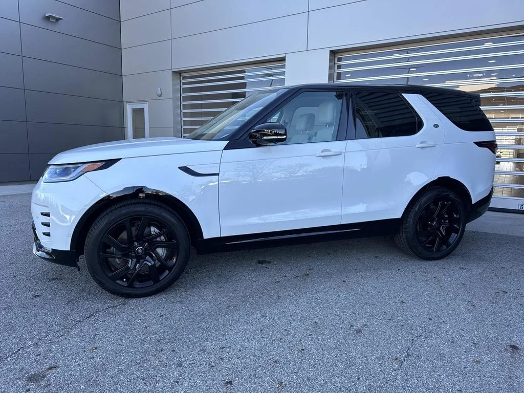 Certified Used 2025 White Land Rover Dynamic SE image 3