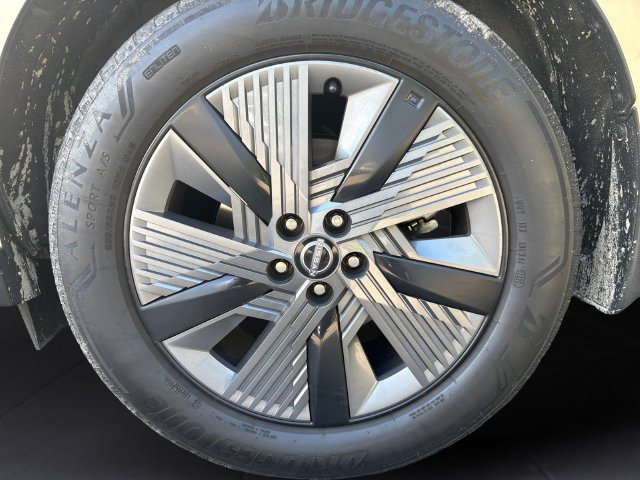 Used 2025 Gold Nissan SL image 43