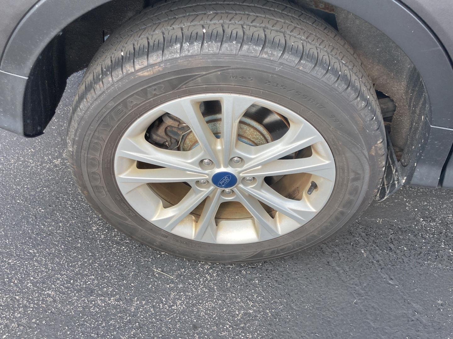 Used 2019 Magnetic Ford SE image 9