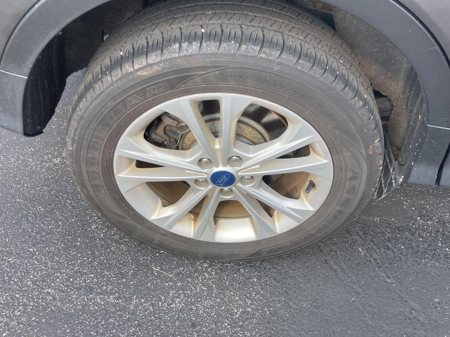 Used 2019 Magnetic Ford SE image 9