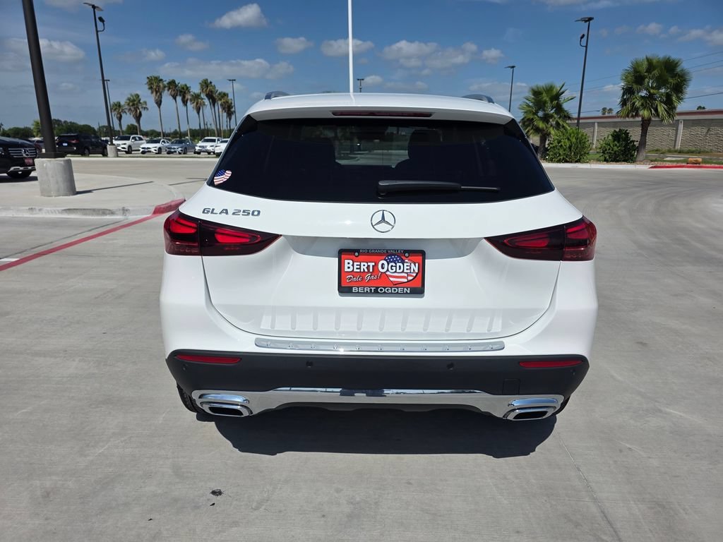 New 2026 Polar White Mercedes-Benz GLA 250 image 35