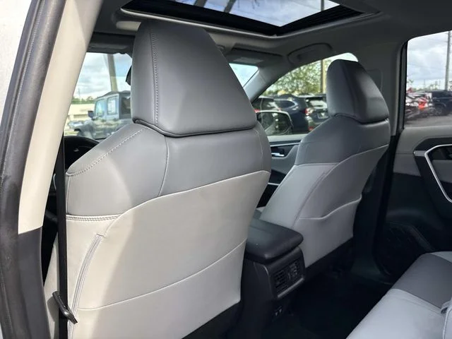Used 2019  Toyota Limited image 13