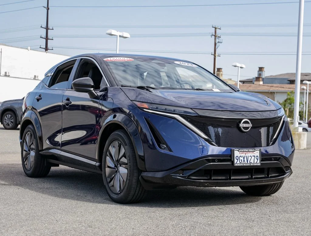 Used 2023 Blue Nissan ENGAGE image 1