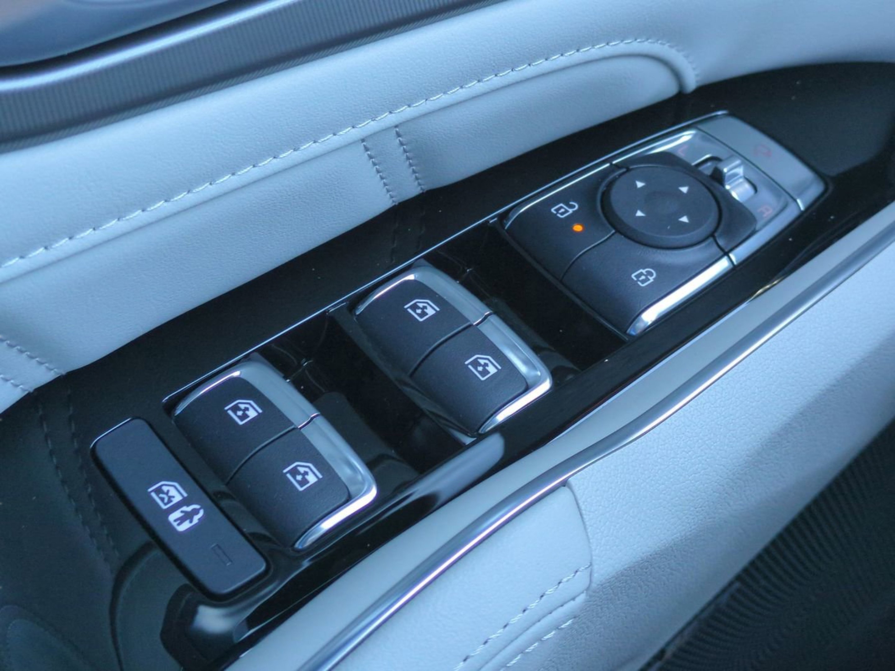 New 2026 Volcanic Sand Kia X-Line SX Prestige image 26