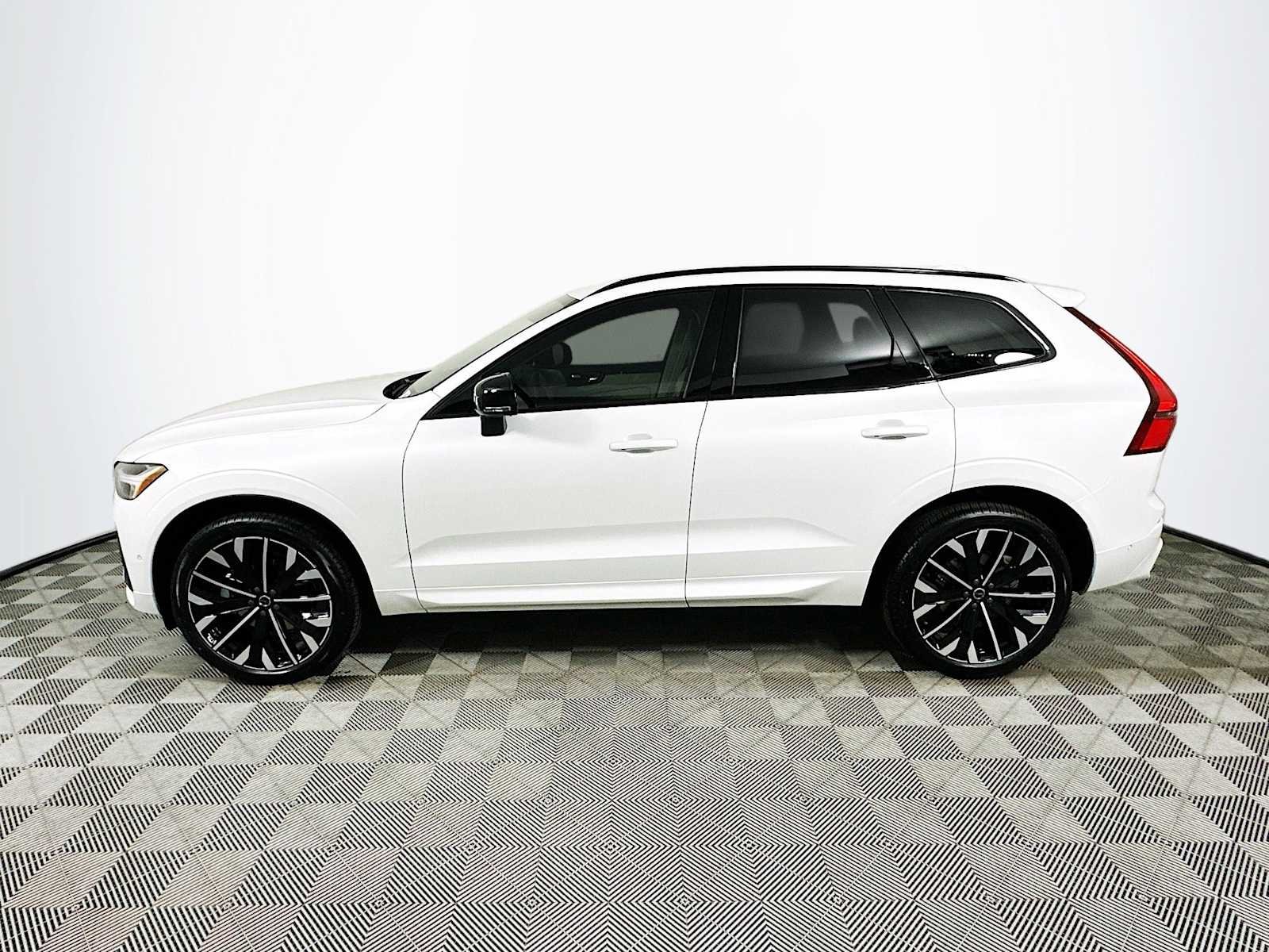 New 2026 Crystal White Volvo Ultra image 4