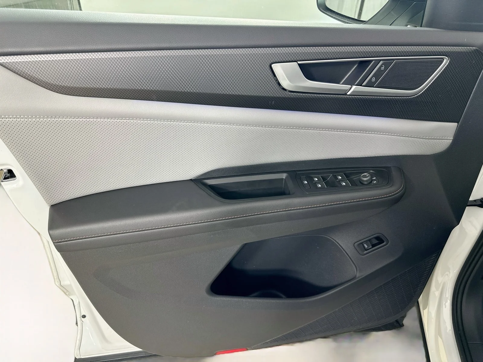 Used 2025  Volkswagen  image 17