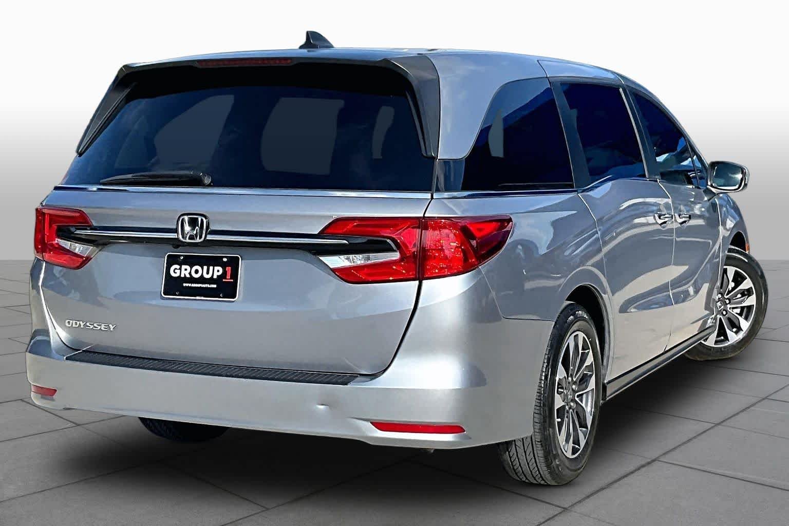 Certified Used 2024 Lunar Silver Metallic Honda EX-L image 11
