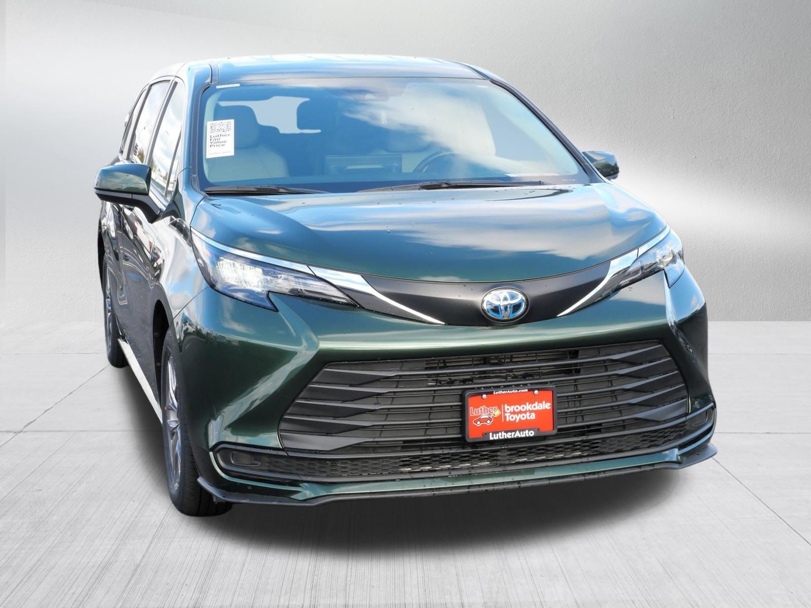 Certified 2025 Toyota Sienna LE with VIN 5TDKSKFC9SS204571 for sale in Brooklyn Center, Minnesota