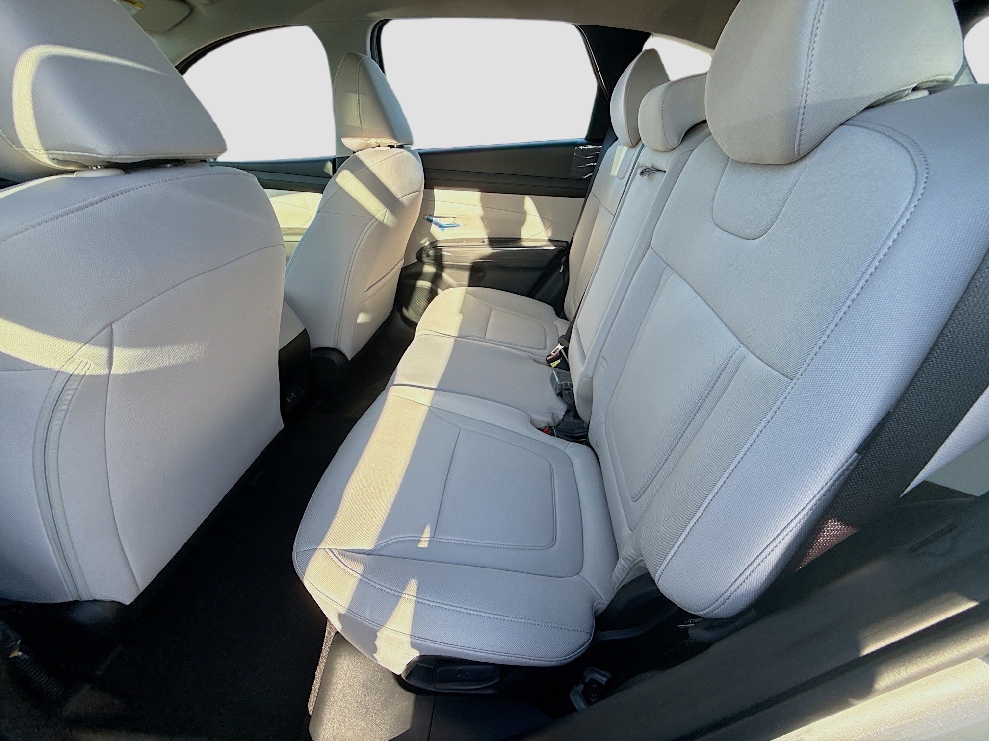 New 2026 Shimmering Silver Hyundai SE FWD image 41