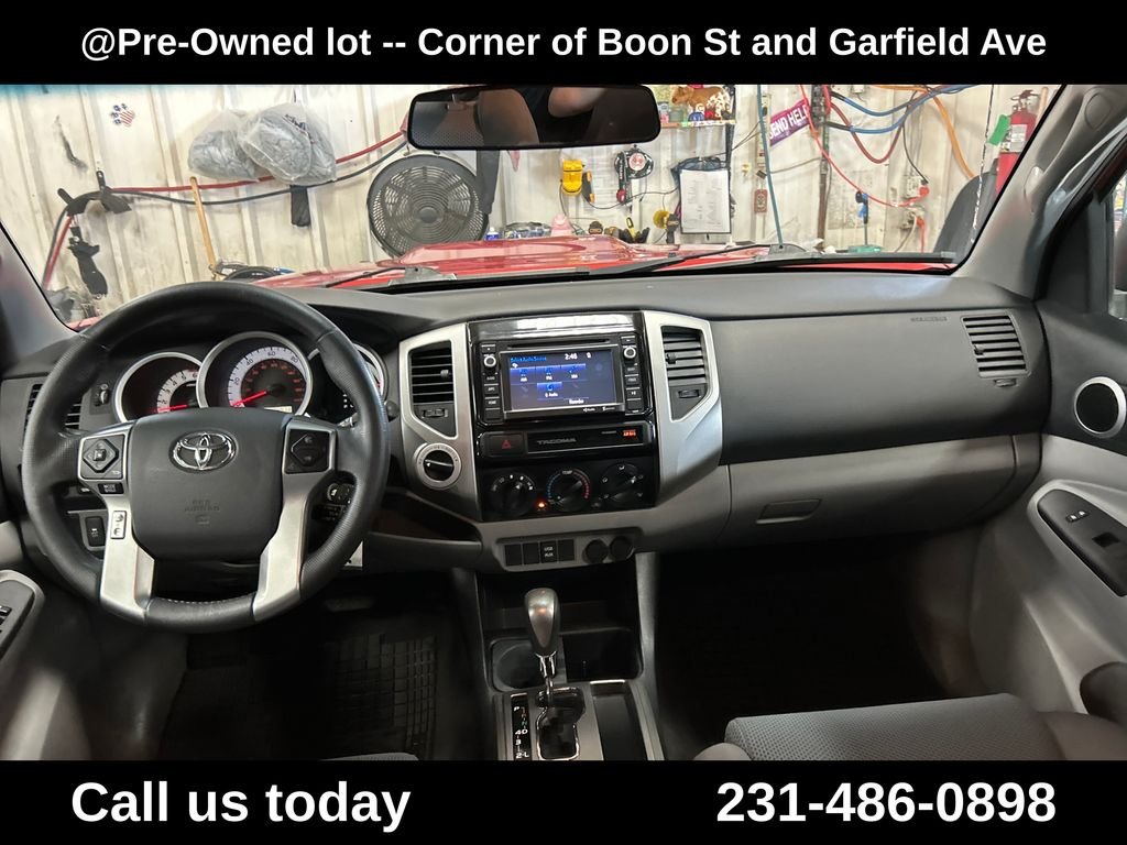 Used 2015 Red Toyota Base image 18
