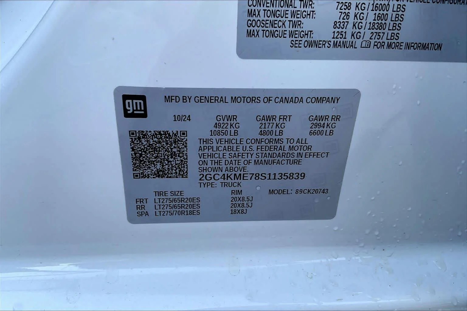 Used 2025 Summit White Chevrolet Custom image 31