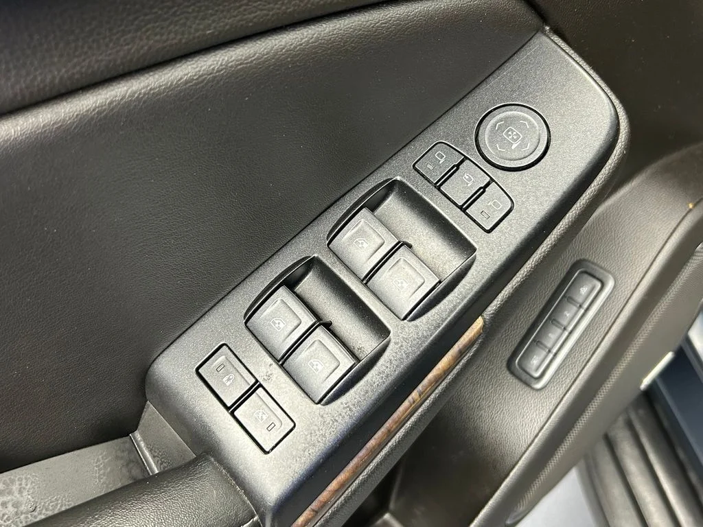 Used 2020 Shadow Gray Metallic Chevrolet LT image 19