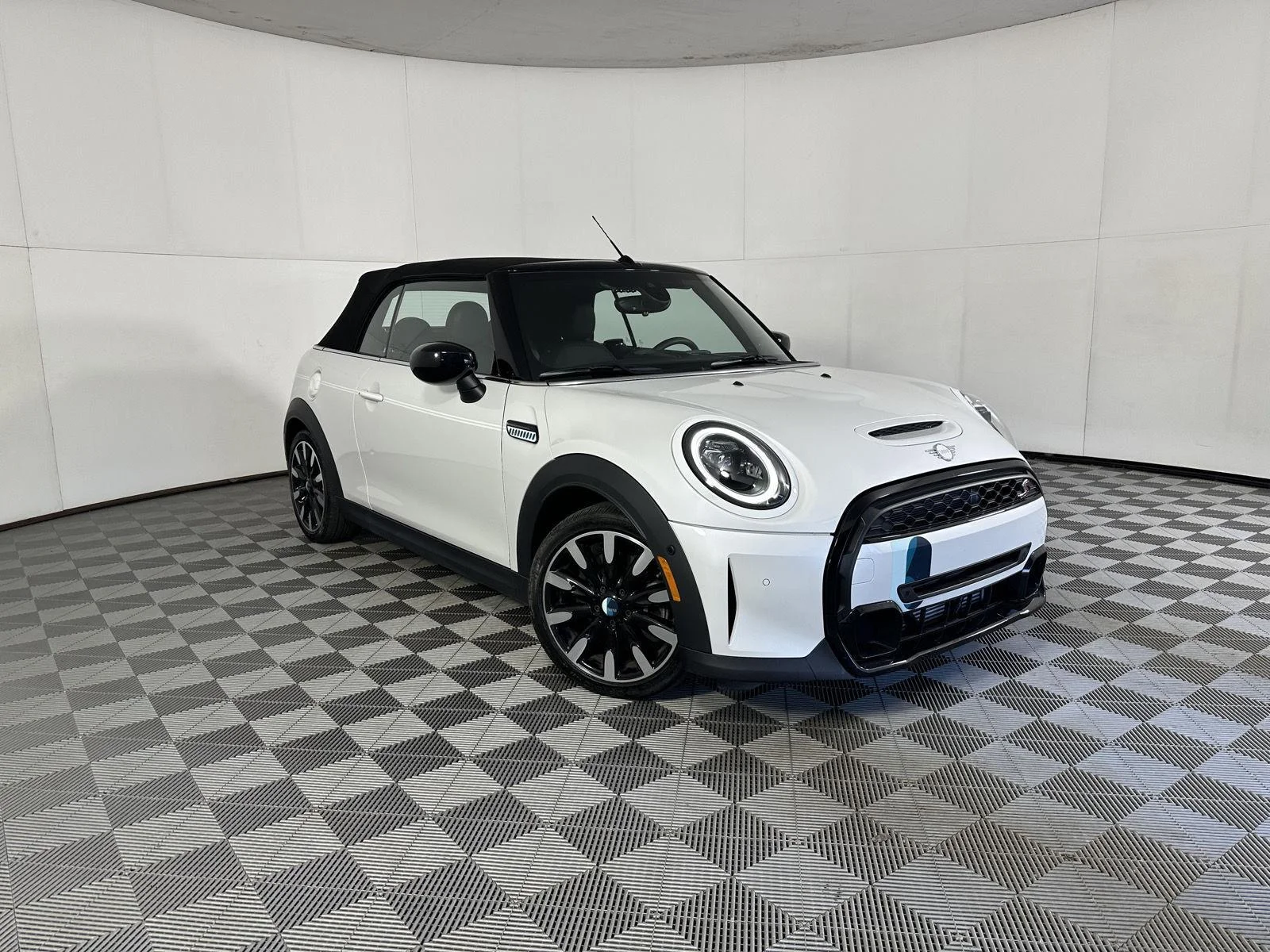 Used 2024 Nanuq White Metallic MINI Cooper S image 14