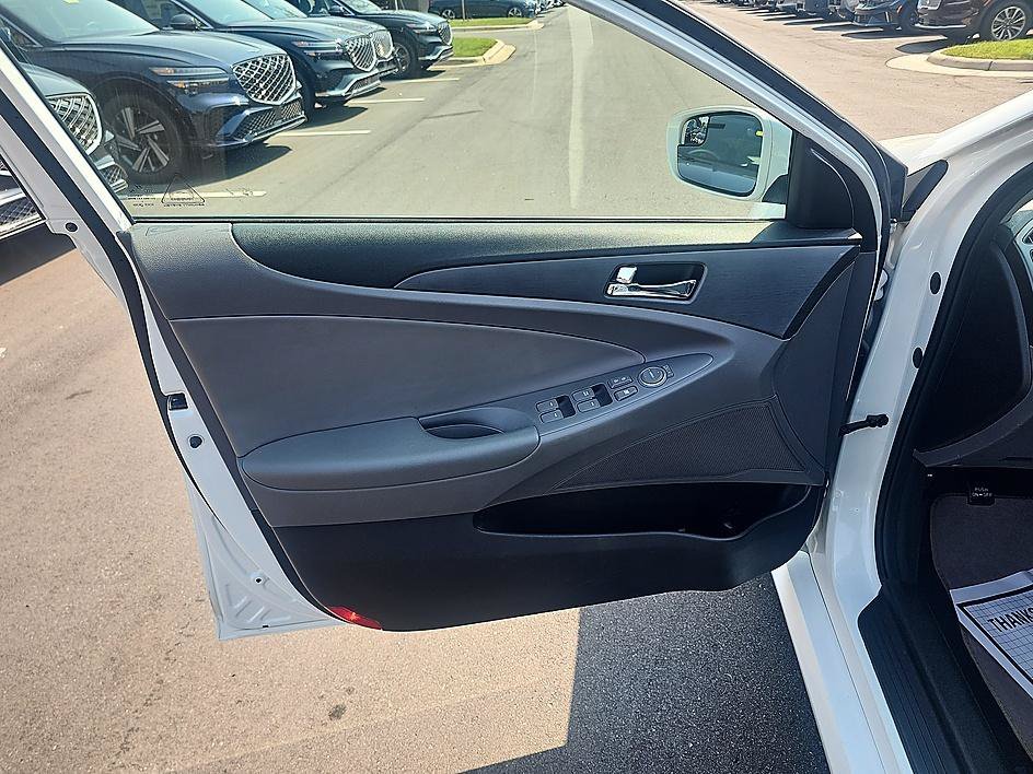 Used 2014 Pearl White Hyundai GLS image 10