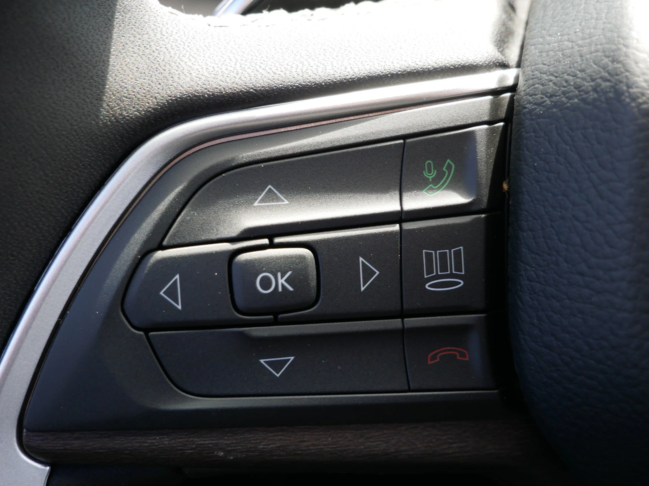 New 2026 Velvet Red Pearl-Coat Exterior Paint Jeep Laredo Altitude image 18