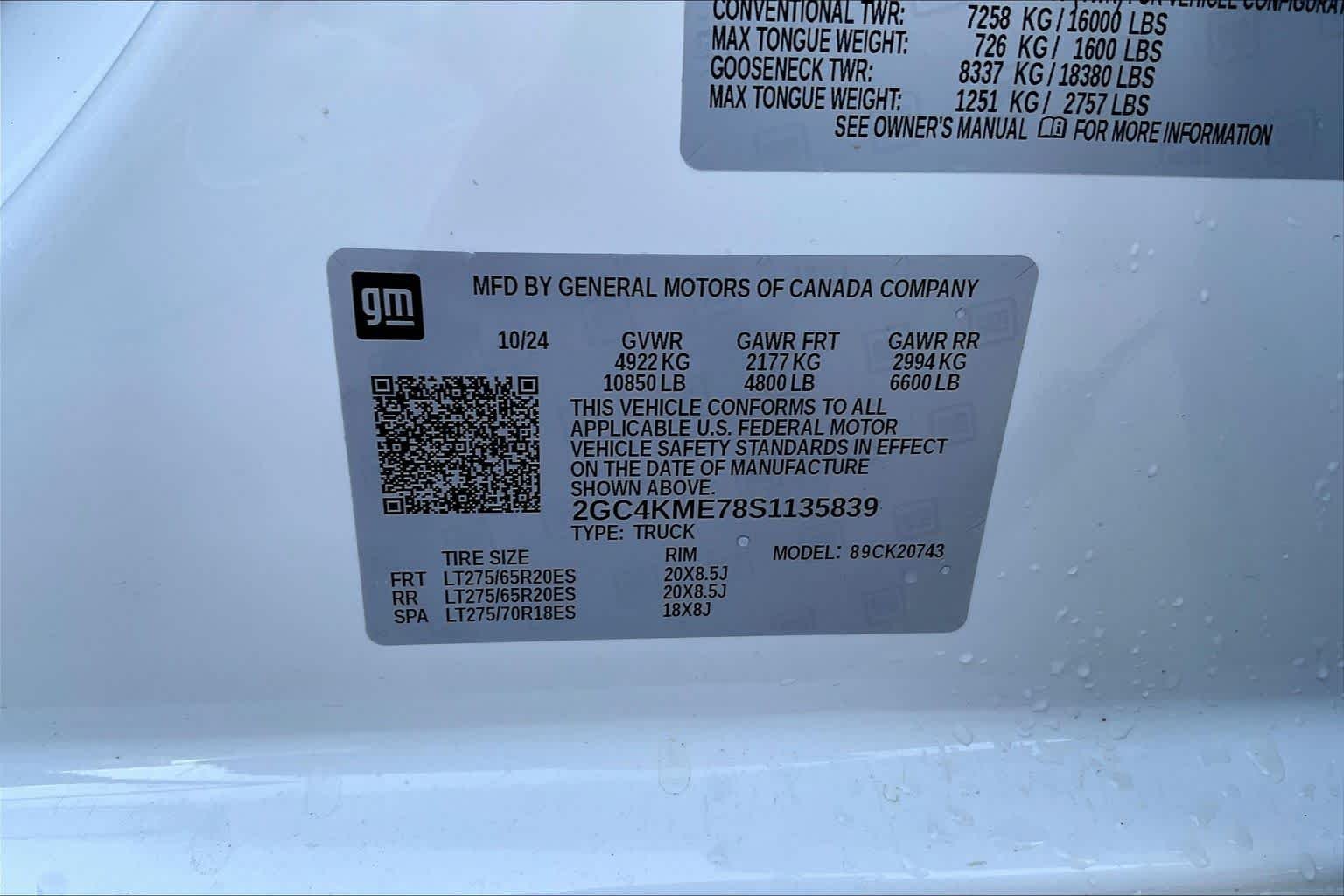 Used 2025 Summit White Chevrolet Custom image 31