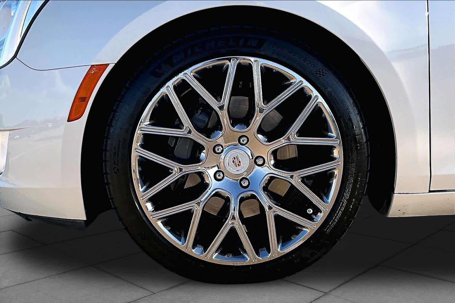 Used 2014 White Diamond Tricoat Cadillac Platinum image 11