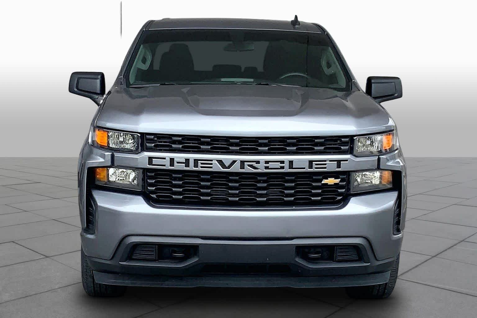 Used 2021 Satin Steel Metallic Chevrolet Custom image 4