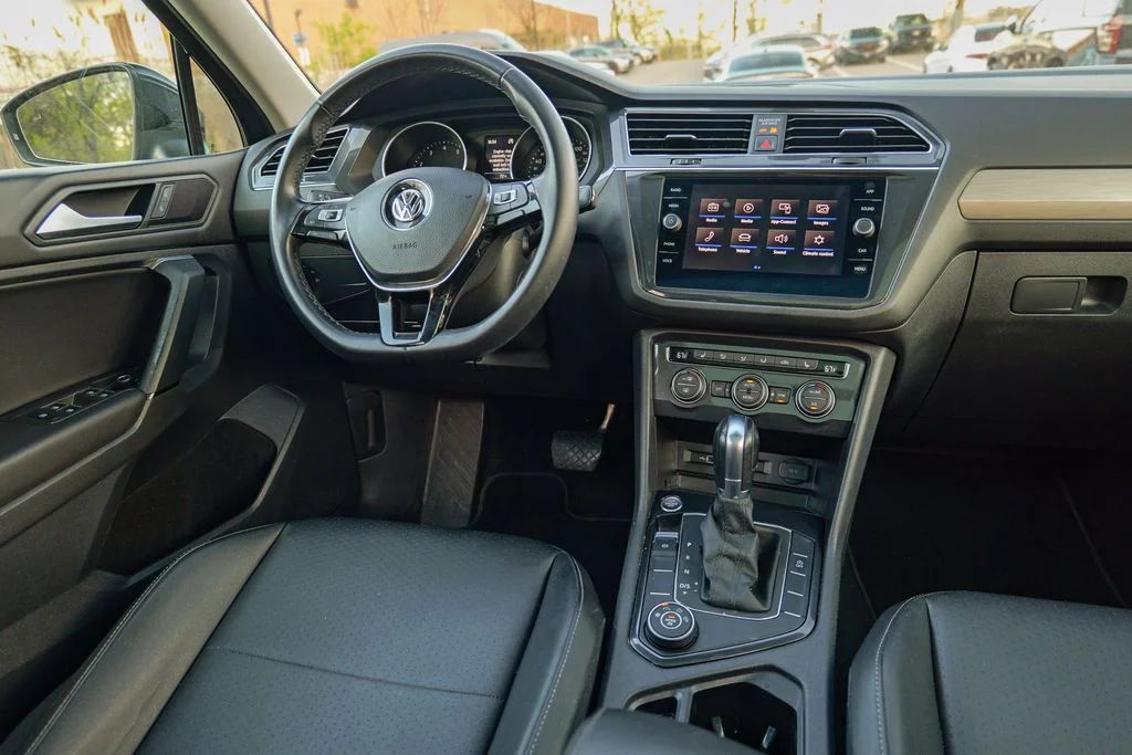 Used 2019 Platinum Gray Metallic Volkswagen 2.0T SE image 39