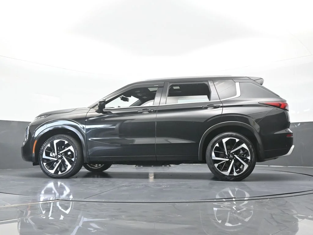 Used 2022 Black Mitsubishi SEL image 69