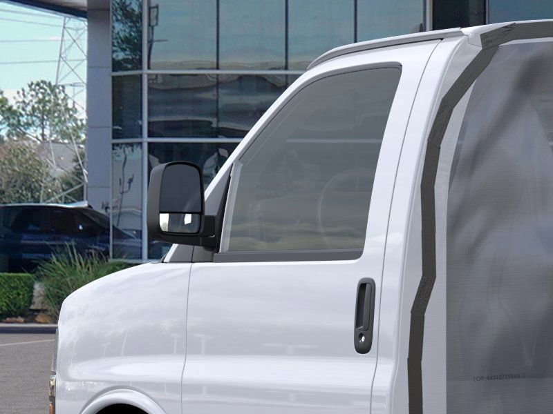 New 2025 Summit White Chevrolet 1WT image 12