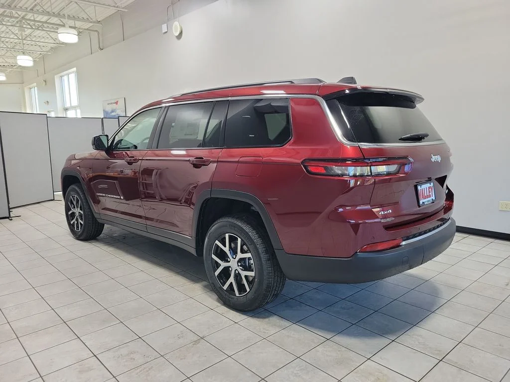 New 2025 Velvet Red Pearl-Coat Exterior Paint Jeep Limited image 5