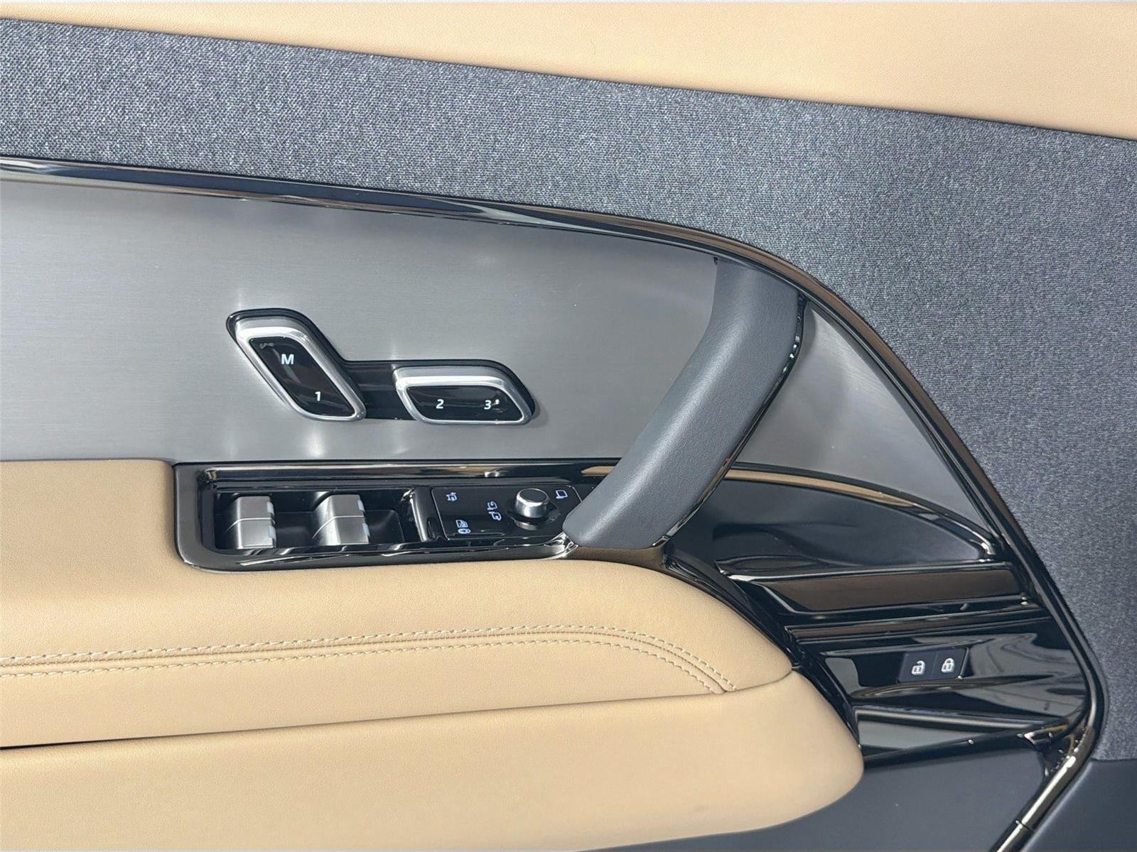 New 2026 Fuji White Land Rover SE P360 image 17