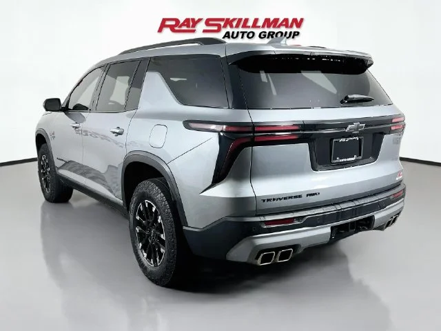 Used 2025 Gray Chevrolet Z71 image 5