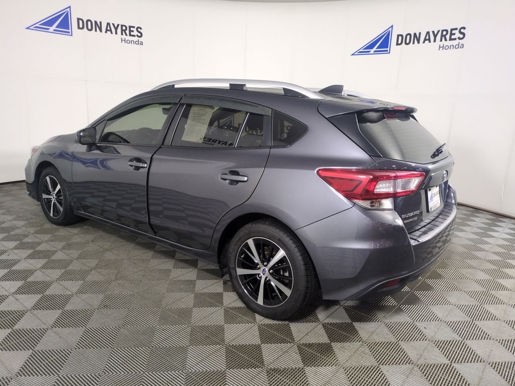 Used 2019 Gray Metallic Subaru 2.0i Premium image 3
