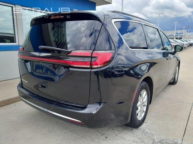 Used 2022 Brilliant Black Crystal Pearlcoat Chrysler Touring L image 8