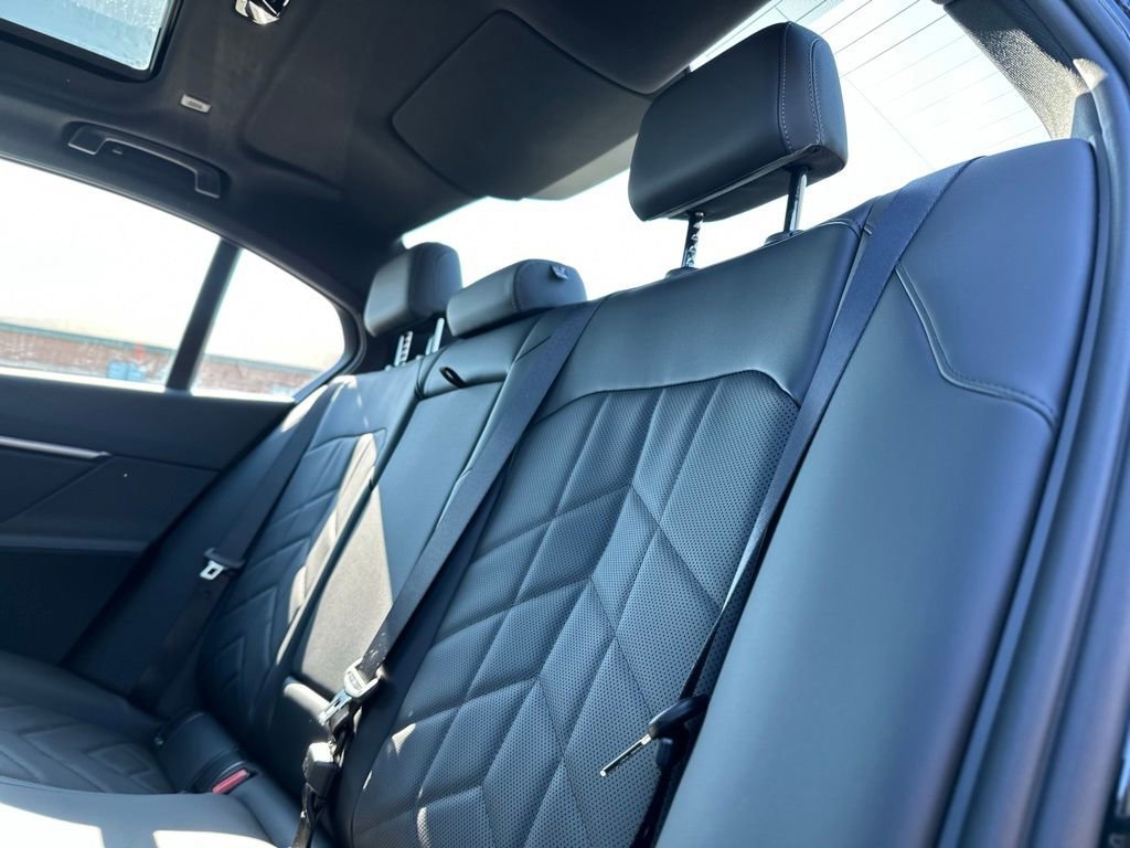 New 2026 Black Sapphire Metallic BMW 530i xDrive image 21
