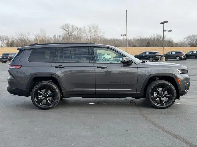 New 2025 Baltic Gray Metallic Clear-Coat Exterior Paint Jeep Limited image 7