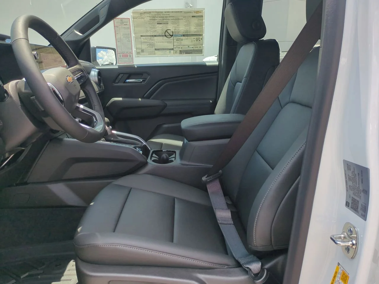 2025 Chevrolet Colorado LT - Photo 19