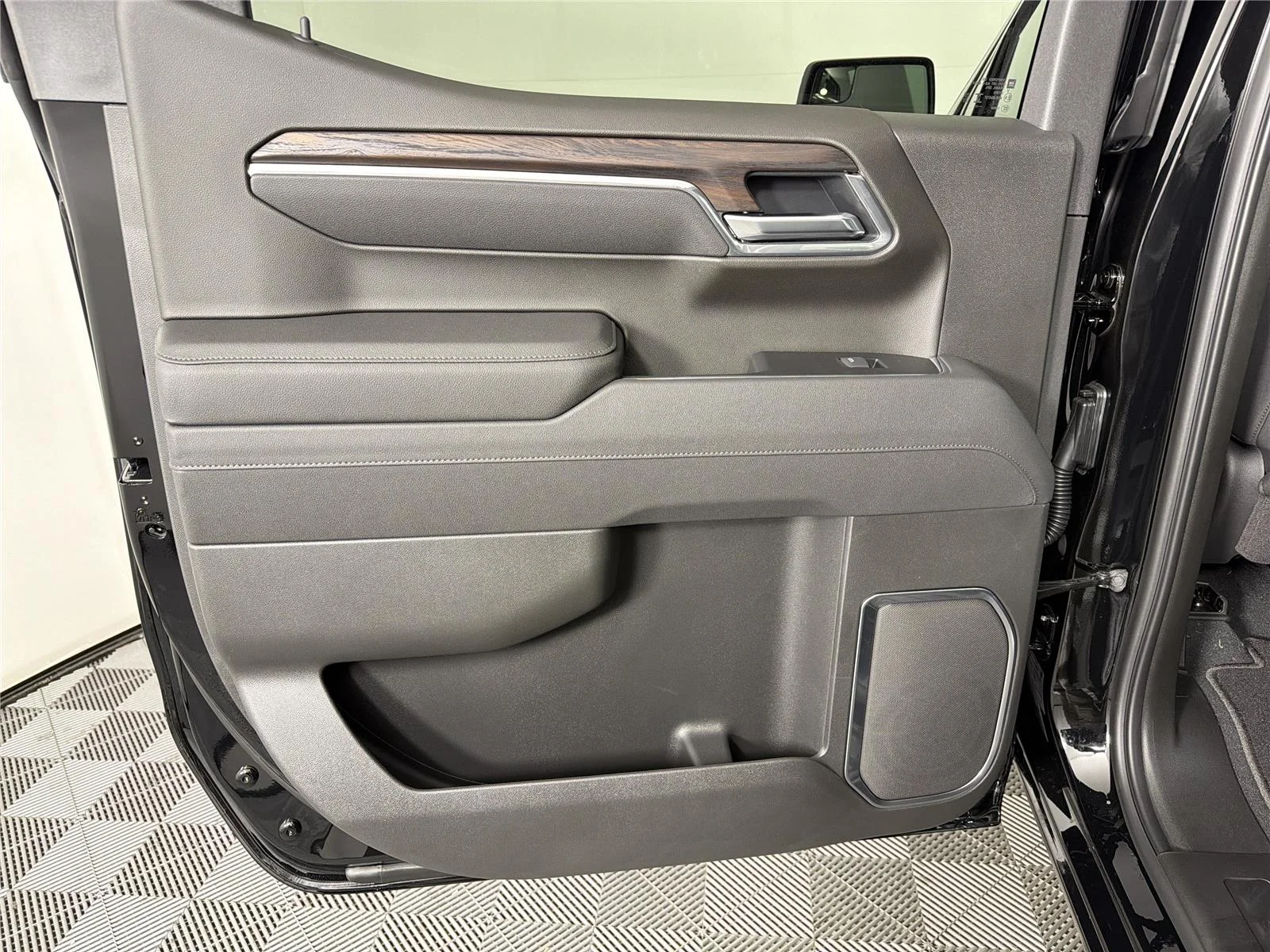 New 2026 Onyx Black GMC SLT image 19