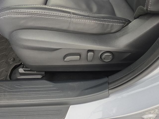 Used 2022 Ice Silver Metallic Subaru Limited image 17