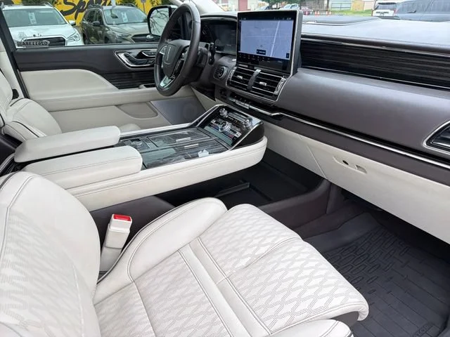 Used 2024  Lincoln Black Label image 25