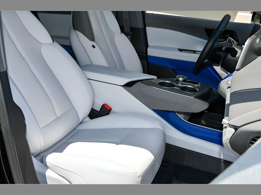 Used 2025 BLACK RAVEN Cadillac Sport image 31
