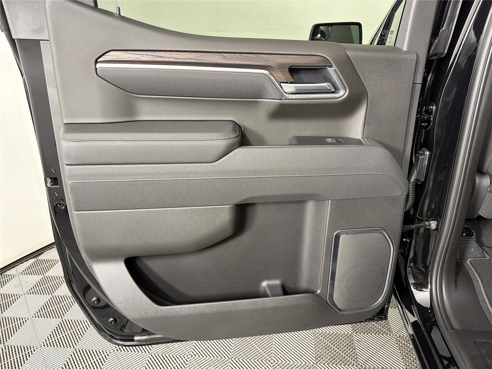2026 GMC Sierra 1500 SLT - Photo 19