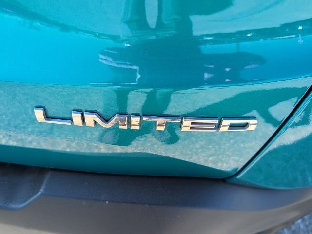 Used 2022 Bikini Metallic Clearcoat Jeep Limited image 20